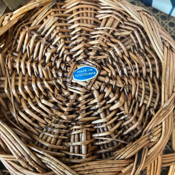 Yugoslavian Tan Woven Whicker Serving/Fruit Basket - Picture 9 of 12